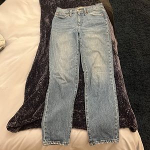 Classic straight jean in 25T size.  Madwell